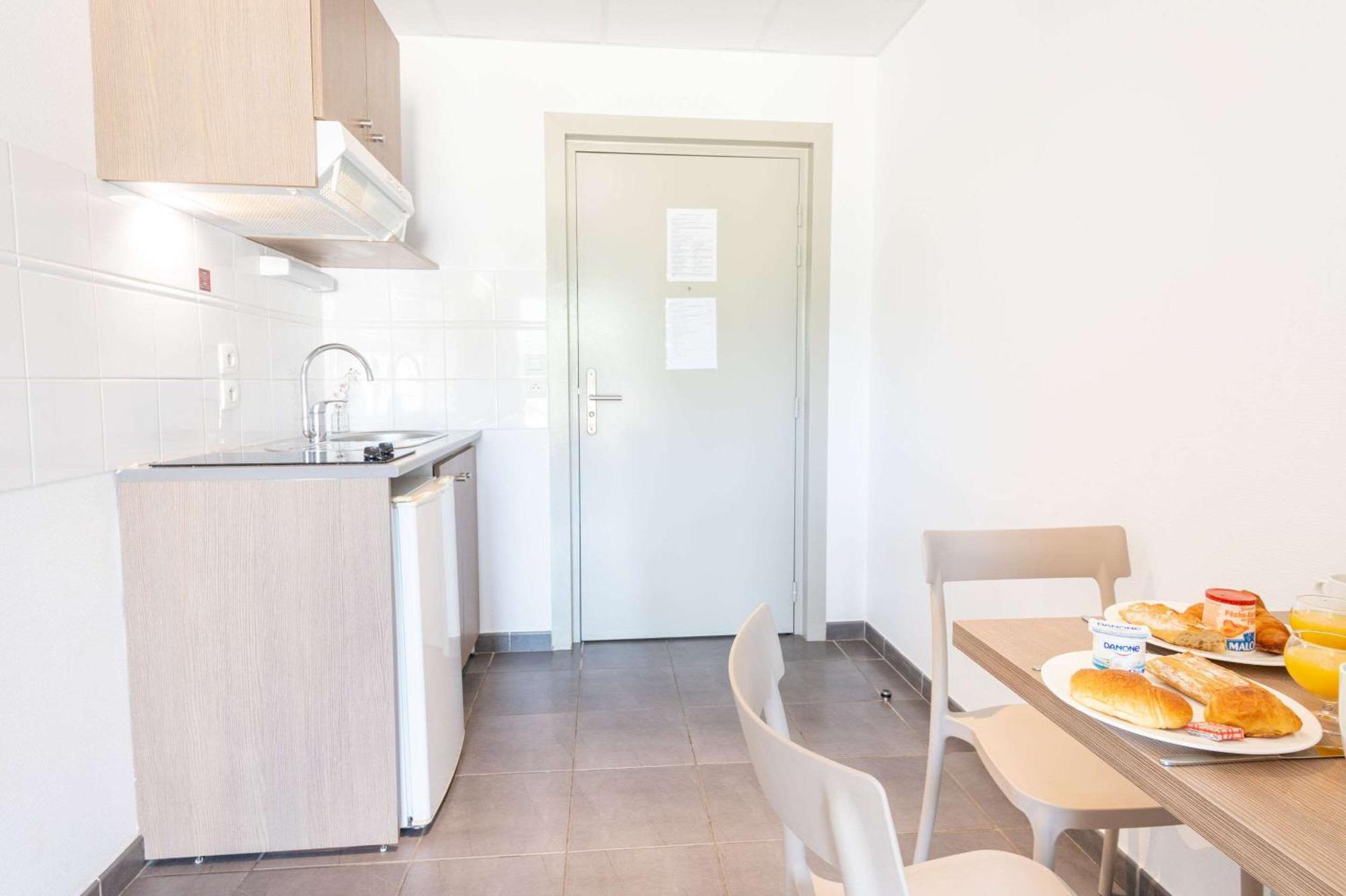 Comfort Aparthotel Cannes Mandelieu Екстериор снимка