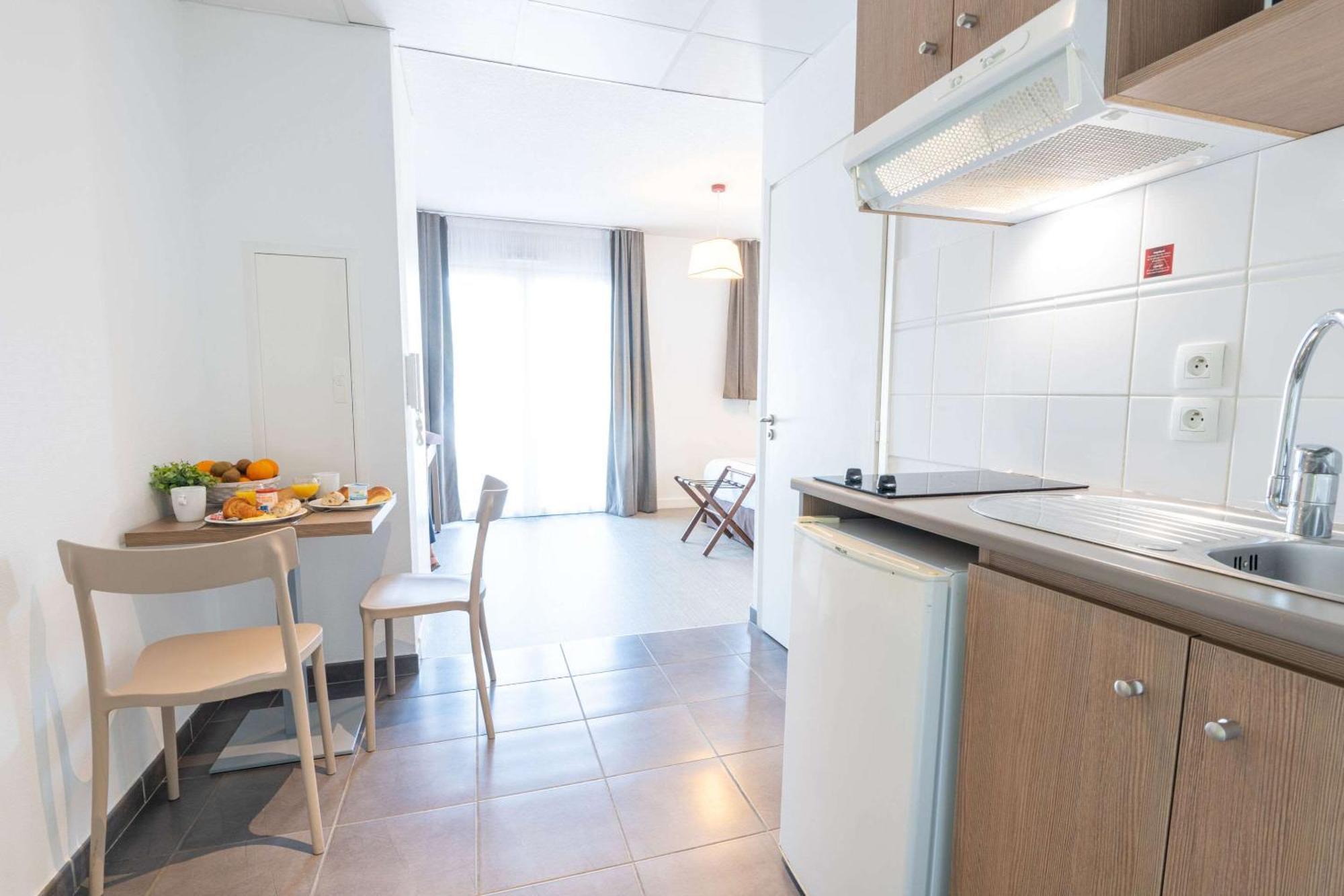 Comfort Aparthotel Cannes Mandelieu Екстериор снимка