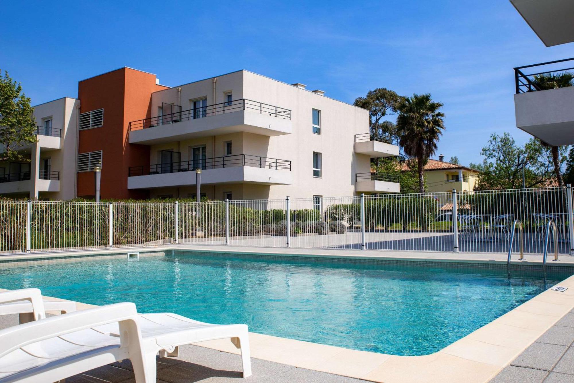 Comfort Aparthotel Cannes Mandelieu Екстериор снимка